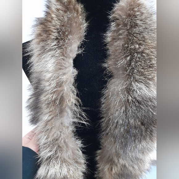Real Fur Long Scarf - Picture 3 of 13